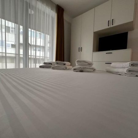 Escape Lounge Apartment Крайова Екстериор снимка
