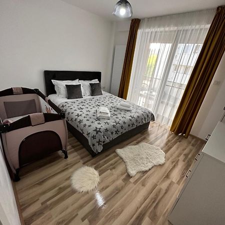 Escape Lounge Apartment Крайова Екстериор снимка