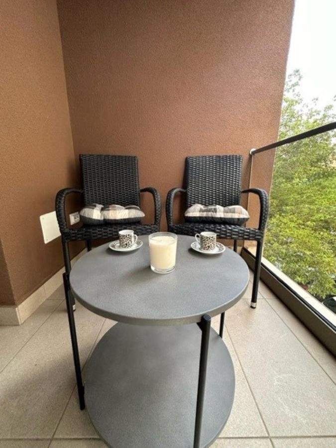 Escape Lounge Apartment Крайова Екстериор снимка