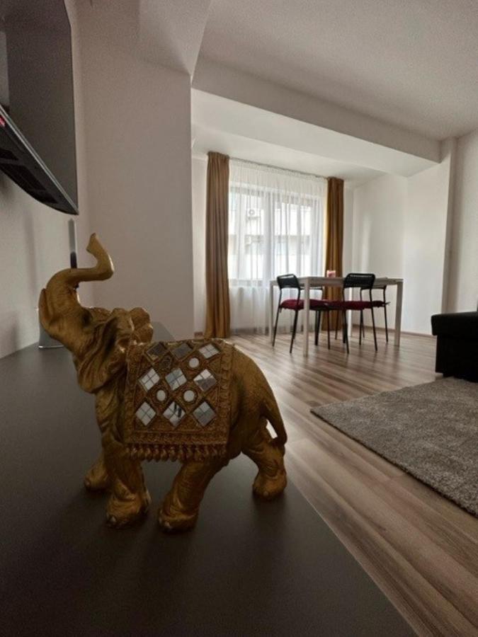 Escape Lounge Apartment Крайова Екстериор снимка