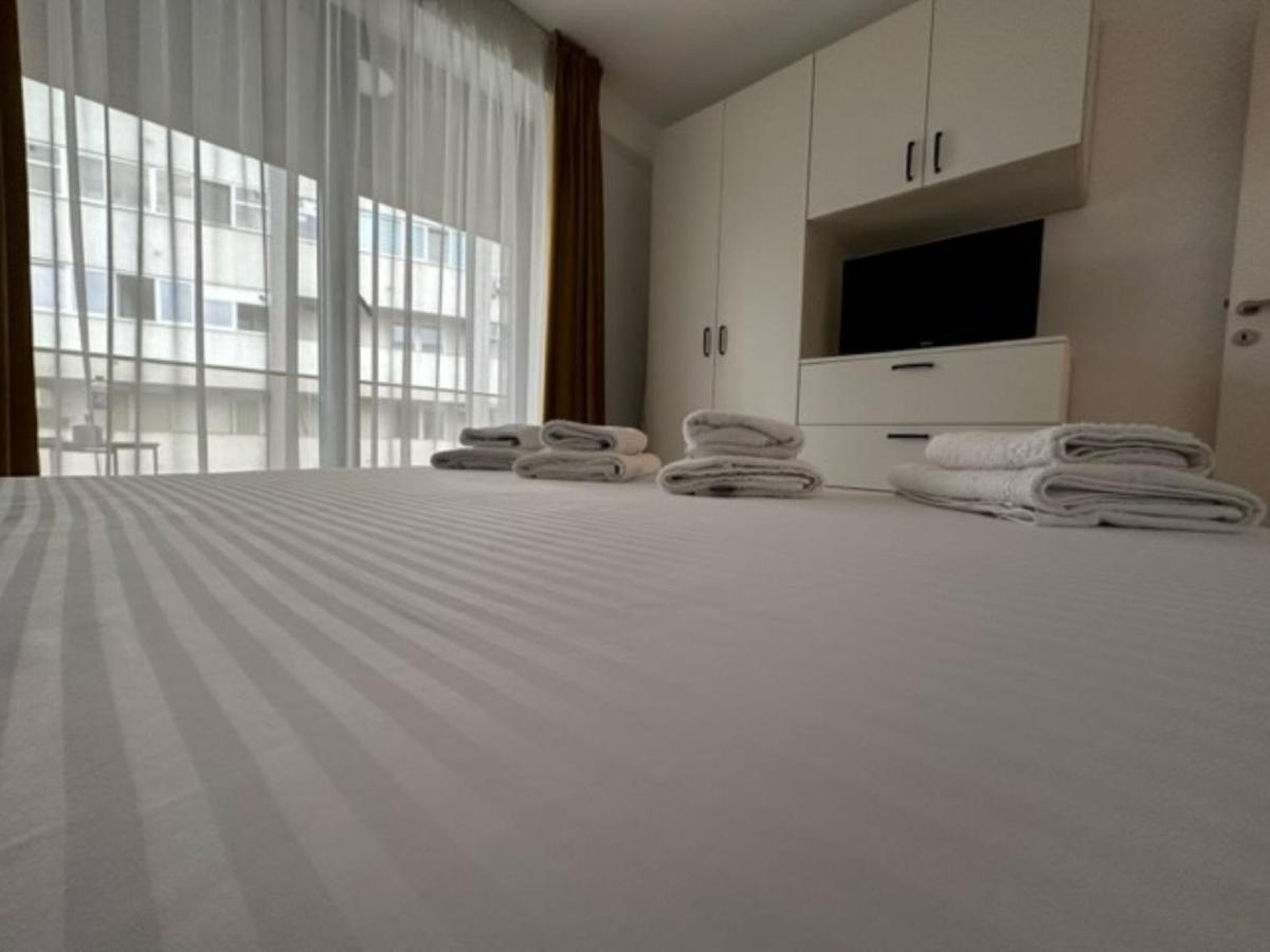Escape Lounge Apartment Крайова Екстериор снимка
