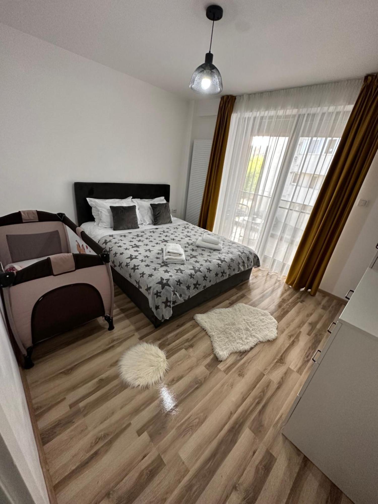 Escape Lounge Apartment Крайова Екстериор снимка